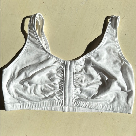 *NWT -(3) FRUIT OF THE LOOM BRAS - FRONT CLOSURE - PERFECT FOR AFTER A SURGERY - Picture 5 of 9